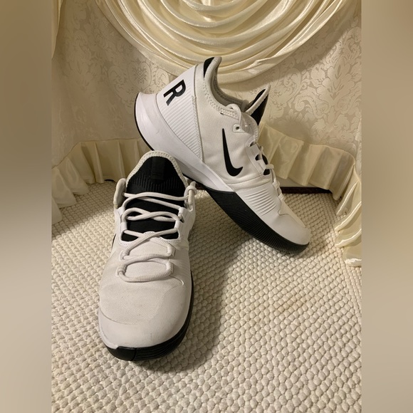 NIKE - Picture 2 of 9